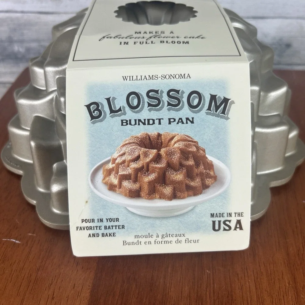 Nordic Ware Bundt Blossom Pan 10 Cup Non-Stick Aluminum Silver